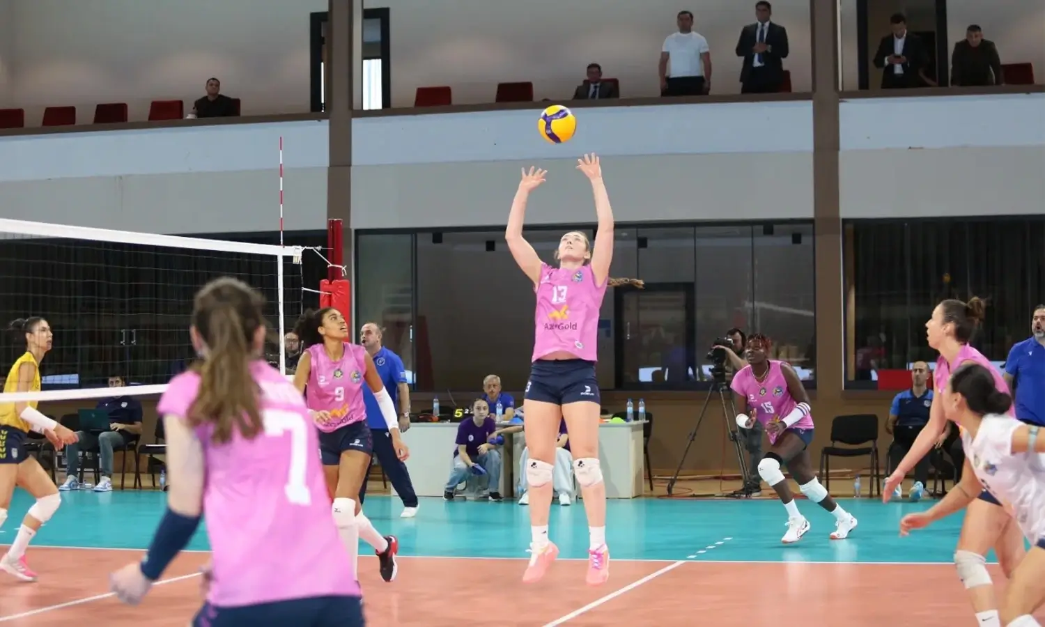 Qadın voleybolçular arasında Yüksək Liqaya start verilib