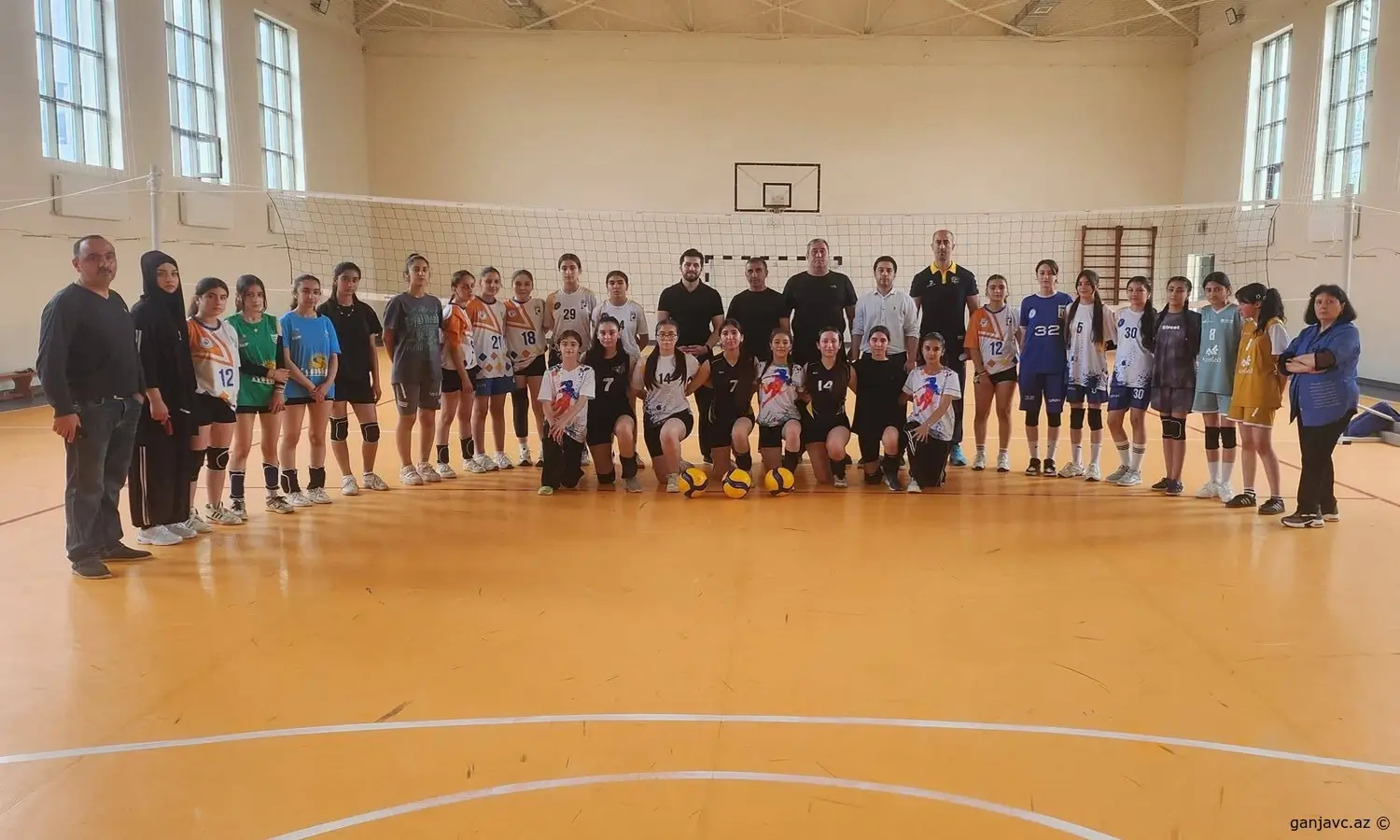 Region məktəbləri arasında voleybol yarışının finalçıları bəlli oldu